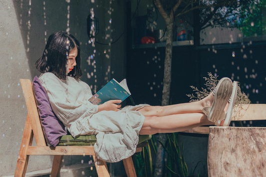 How to Keep Track of the Books You Read (Apps & Journals to Try)
