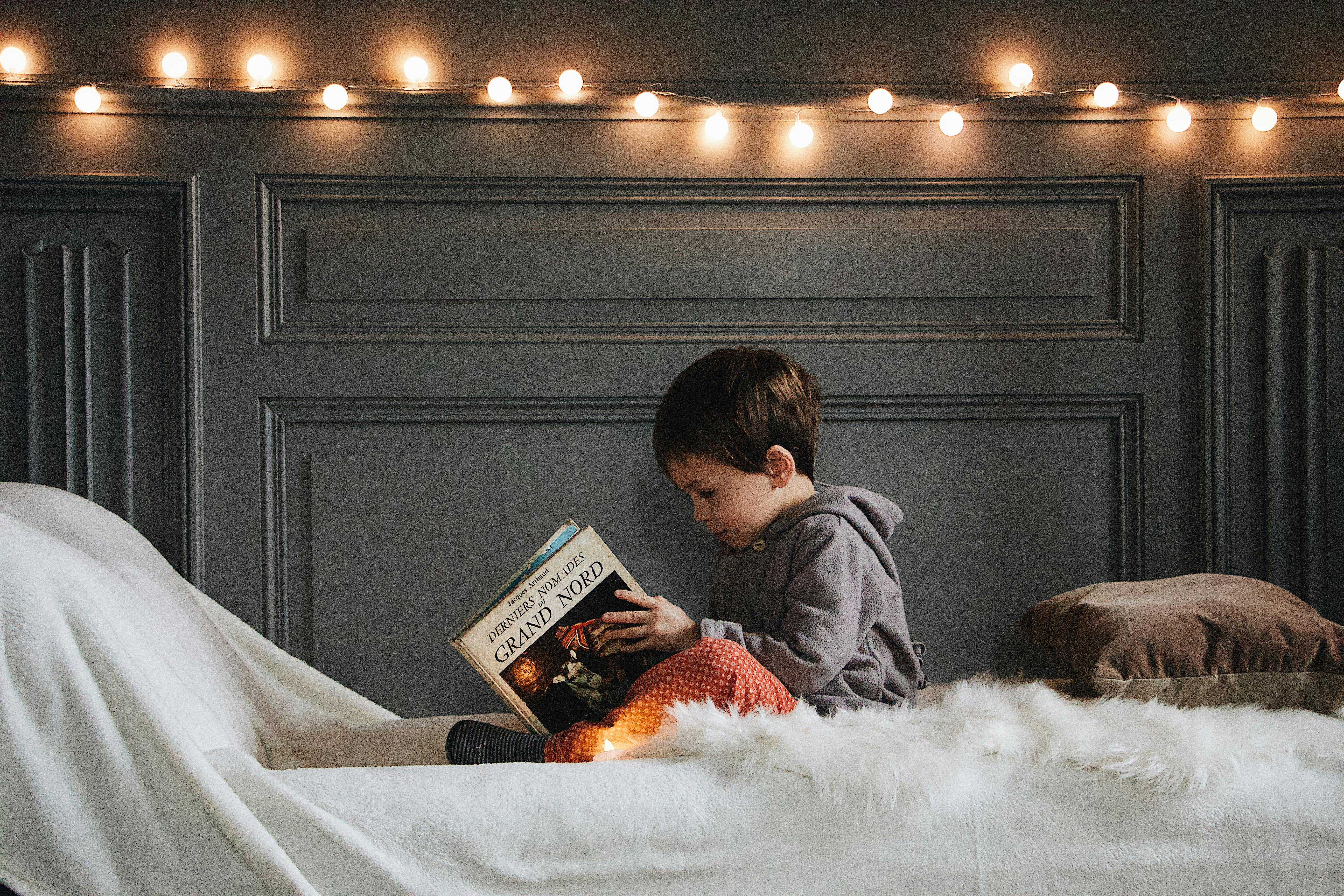 How to Encourage Kids to Read in a Screen-Obsessed World – Reader's Closet